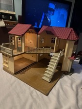 Sylvanian Families Beechwood Hall – Full Railings, Working Lights  