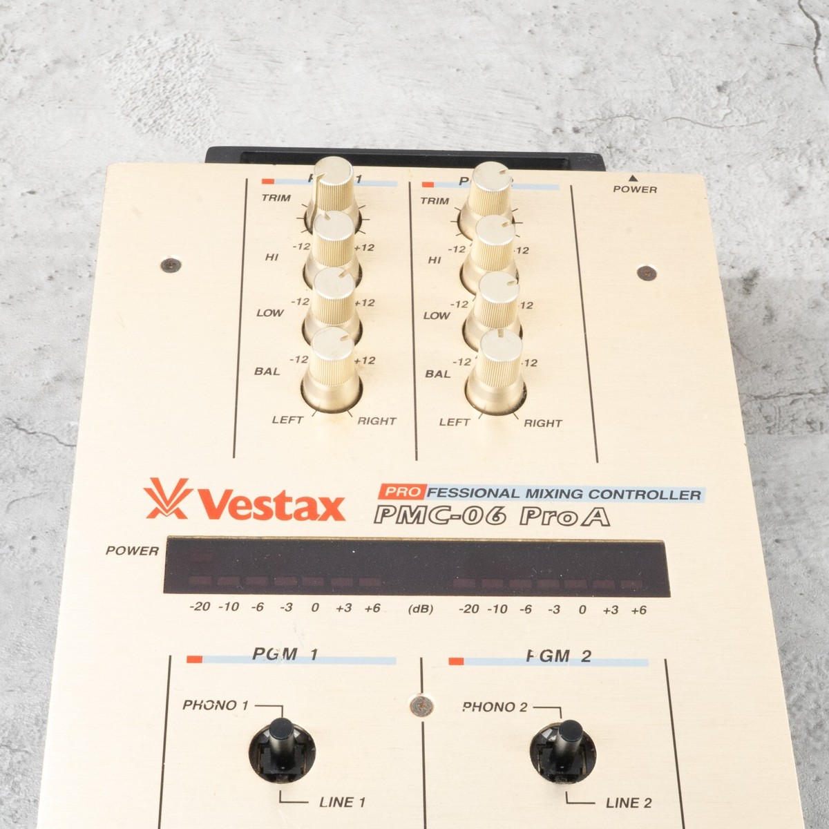 Vestax PMC-06 Pro A ベスタクス ミキサー 中古品のVestax、DJミキサーPMC-06ProAのご紹介です。
