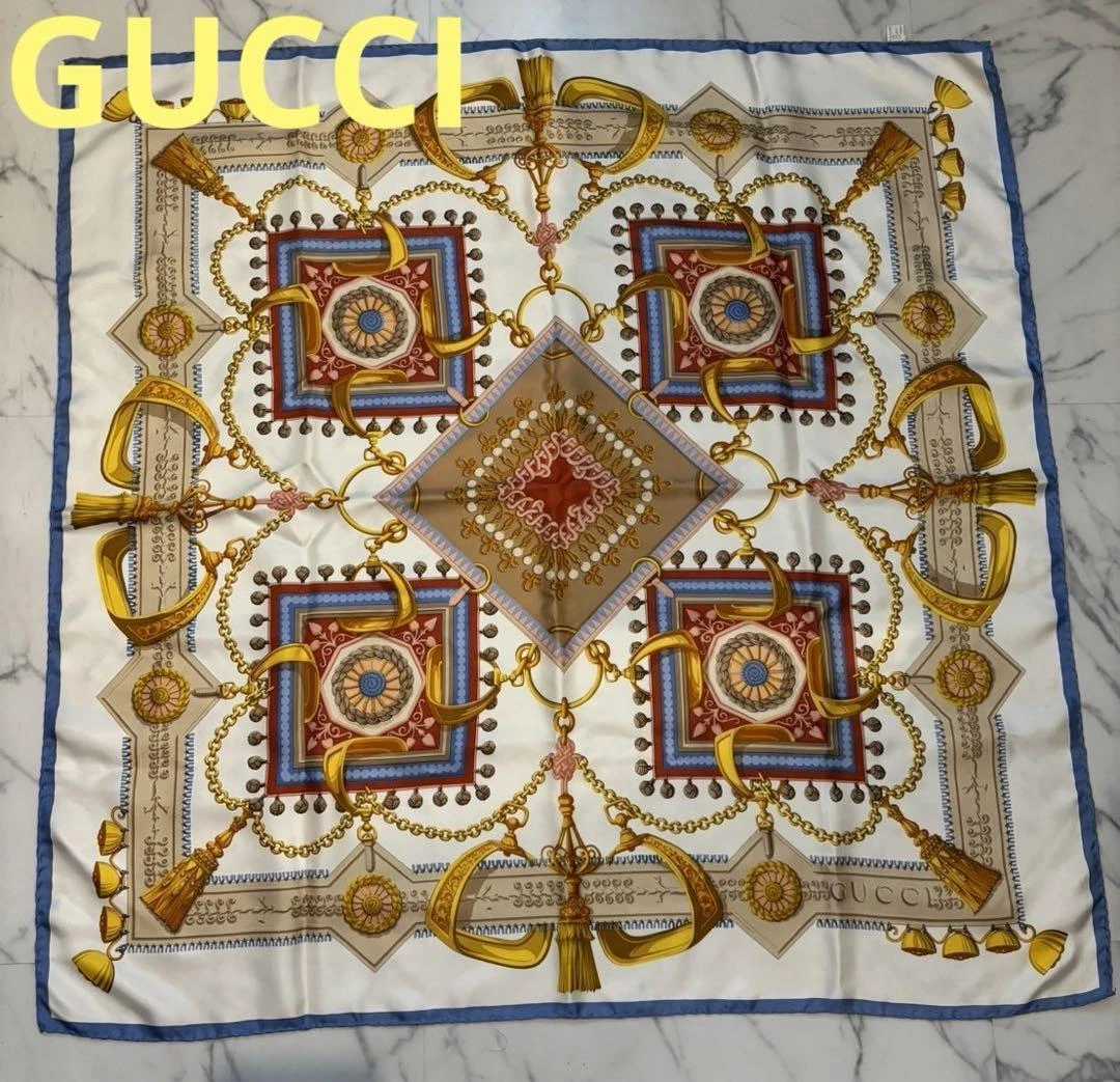 GUCCI Foulard Bleu Grand Format Accessoire Mode pour Femme