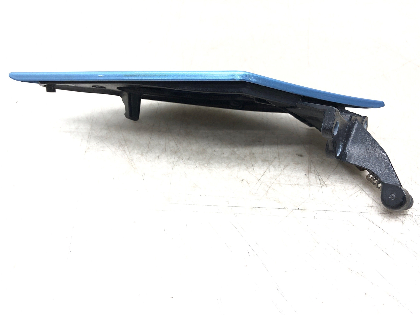 2009 ASTON MARTIN VANTAGE ROADSTER/CONVERTIBLE FUEL TANK FILLER DOOR OEM