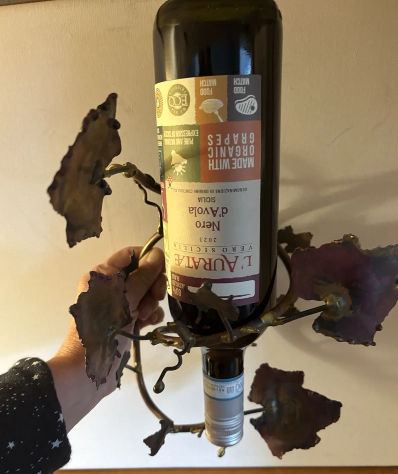 Soporte de vino firmado hecho por artista cobre metal antorcha corte hoja de uva montaje en pared Foto 4 de 4