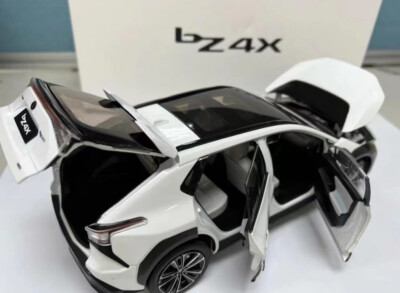 ミニカーセット PRIUS X bz4X LAND CRUISER 楽天市場】TOYOTA特注 1/18 トヨタ bZ4X (プレシャスメタル