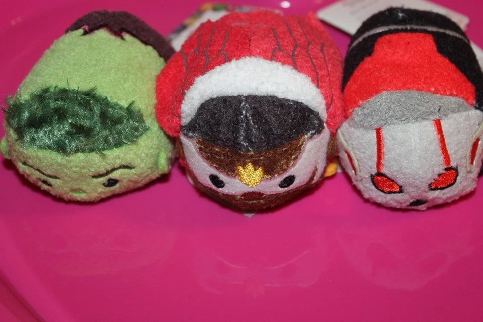 Mini juguete de peluche coleccionable de Disney Store Marvel Falcon, Hulk, Ant Man Tsum TSUM  Foto 2 de 3