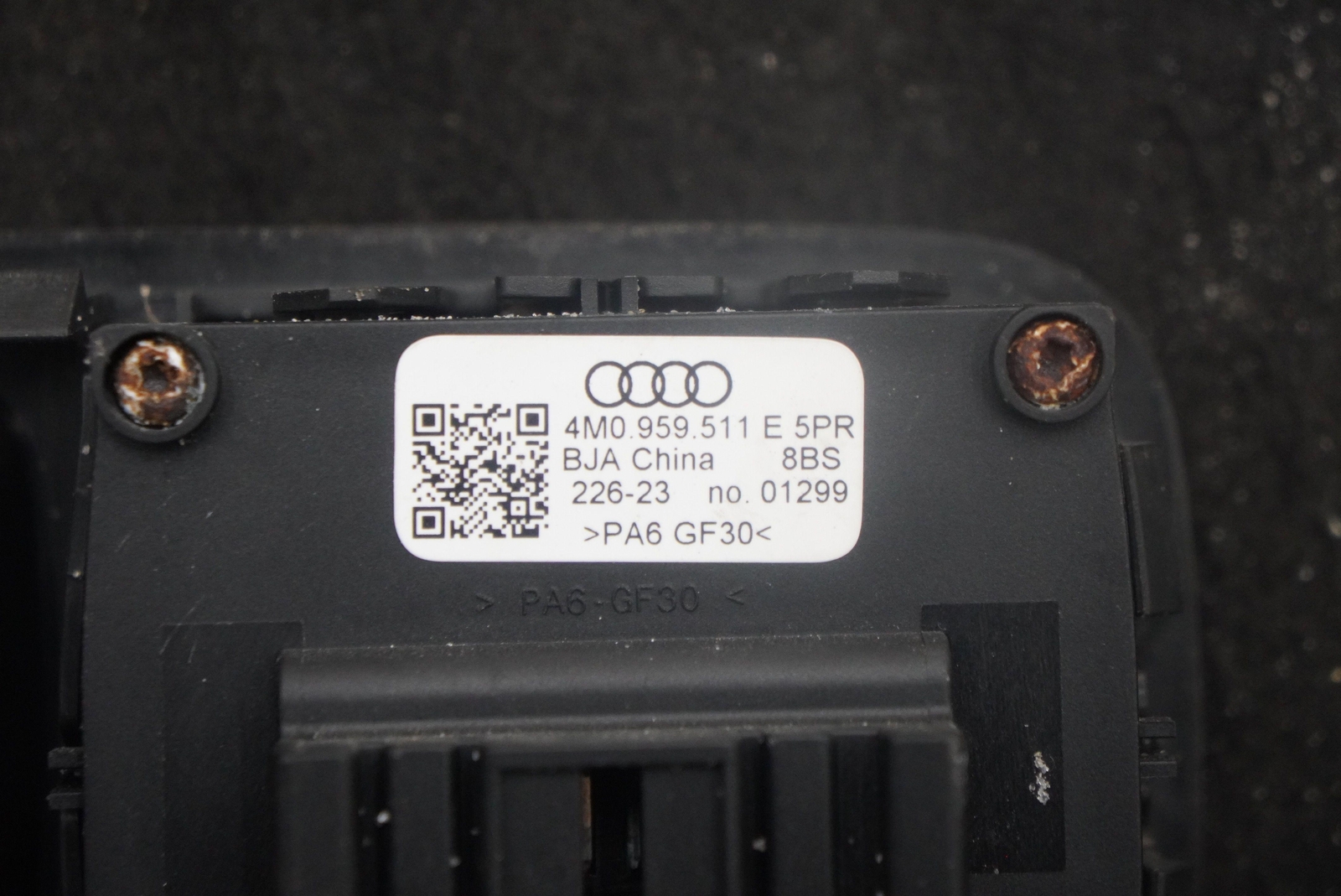 Rear Trunk Lid Tail Gate Load Edge Lowering Switch 4M0959511E Lamborghini Urus