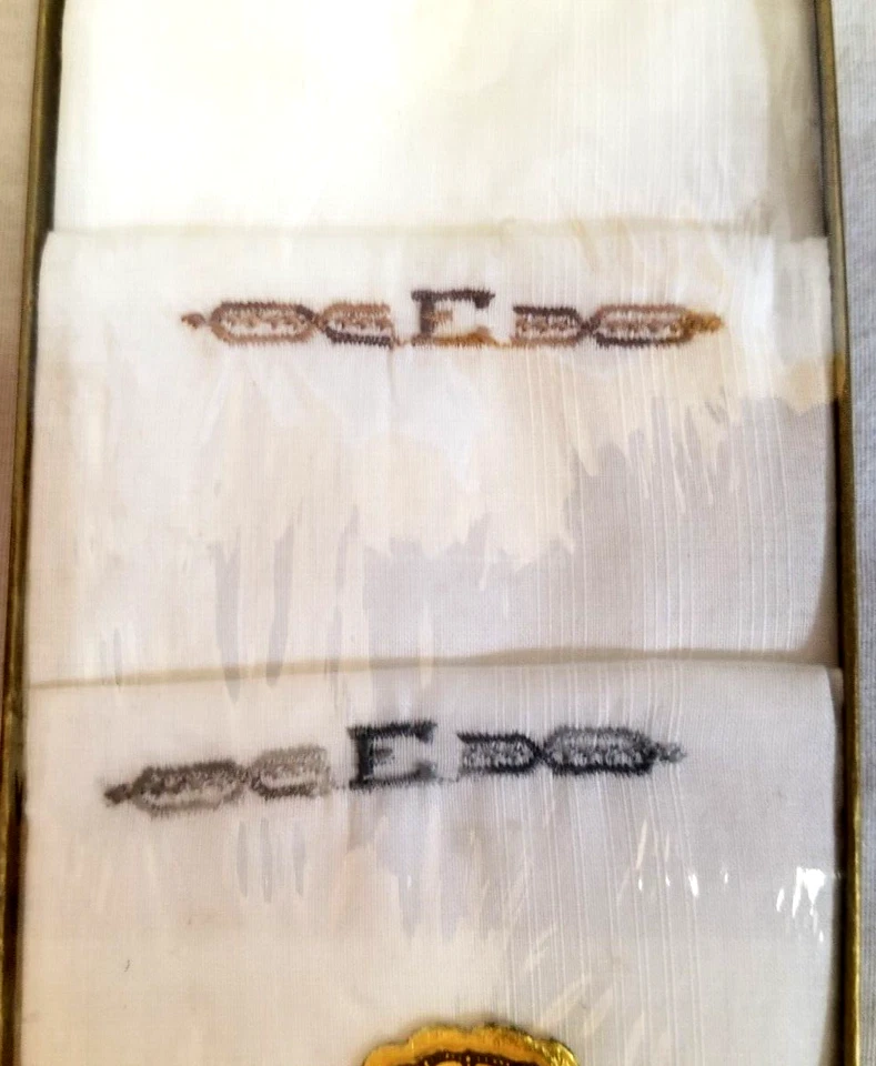 Set of 4 Mens Monogrammed E Starched Linen Handkerchiefs SEALED New in Box - Image 4 of 4