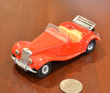 CORGI DIECAST 1955 MG TF  MADE IN GREAT BRITAIN RED/TAN LUGGAGE RACK READ
