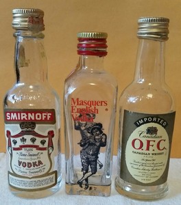 Vintage Smirnoff Masquers Ingles Vodka Y Whisky Mini Botellas De Licor O F C Ebay