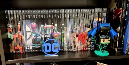 DC Comics Bullet Spin Logo Display Text Stand 1977-2005 2005-2012 2012-2016 2016 - Picture 2 of 9