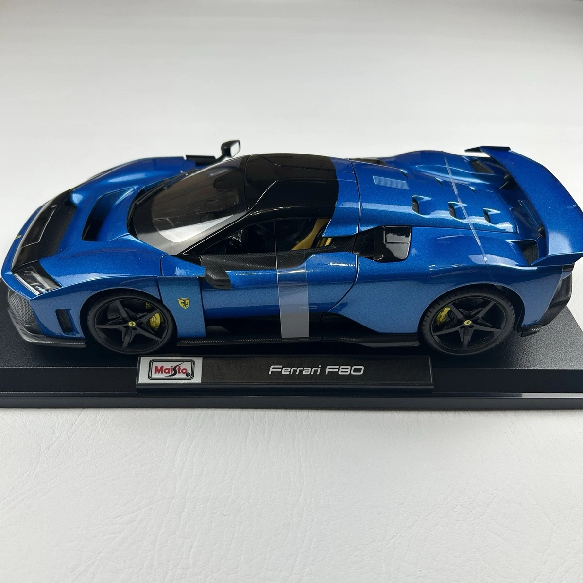Ferrari F80 1:18 Maisto Special Edition Blue Diecast Model Car Collectible