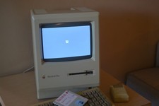 Vintage Apple Macintosh Plus M0001A 4MB Computer w/ Keyboard Mouse works 100