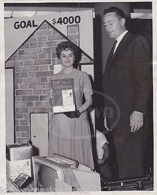 Miss Costa Rica Elizabeth Hine Don t Be a Gold Brick! Vintage News Press Photo