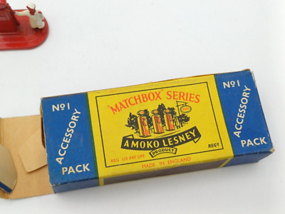 MATCHBOX SERIES - ACCESSORY PACK N°1 - DISTRIBUTORE BENZINA ESSO MATCHBOX SERIES - ACCESSORY PACK N°1 - DISTRIBUTORE BENZINA ESSO