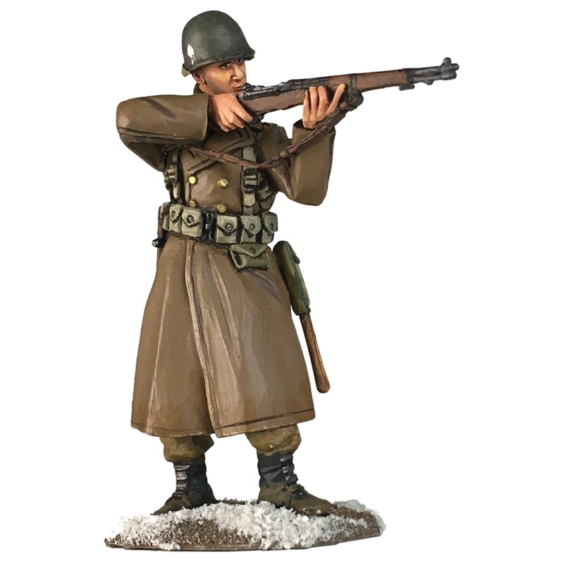 BRITAINS SOLDIERS WW2 25066 US 101st Airborne in Greatcoat Firing M1 Garand,