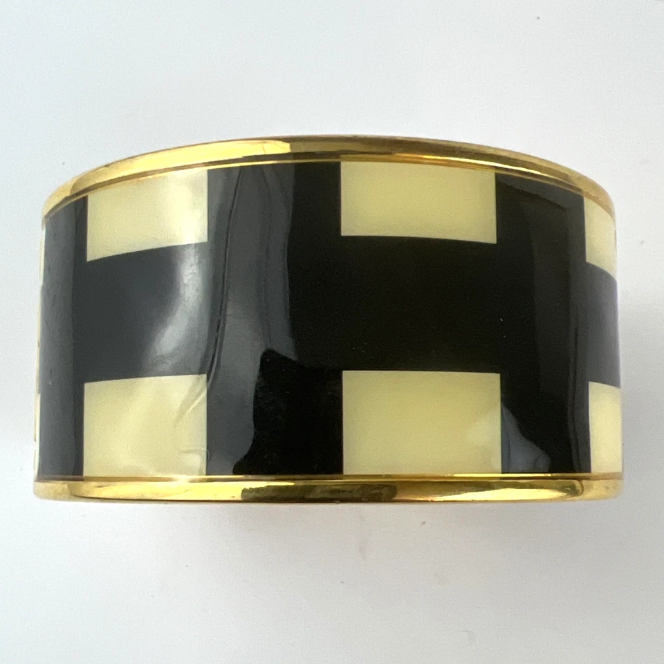 Brazalete Kate Spade New York chapado en oro blanco negro bisagra a cuadros Foto 2 de 4