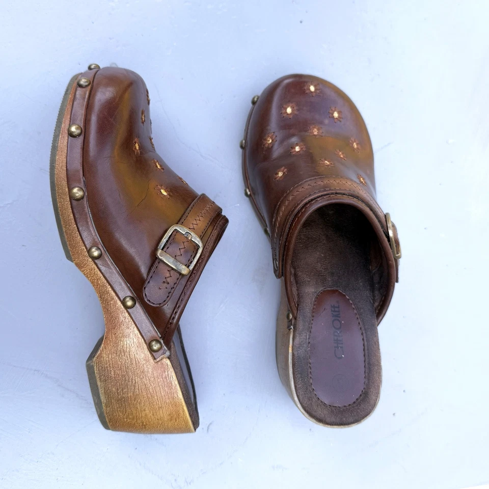 Vintage Y2K Girl’s CHEROKEE LEATHER CLOGS 3 Mules Chunky Embroidered Millennial - Image 2 of 4