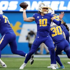 LA CHARGERS vs indianoplis colts 2 tickets oct 19 1:05 pm