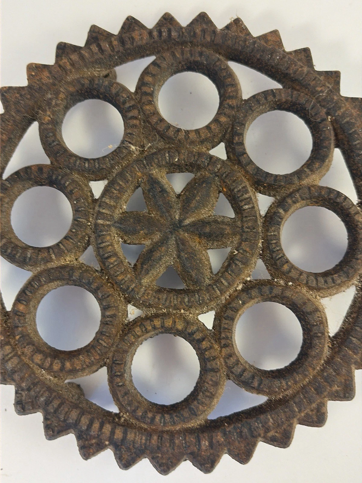 Griswold Unmarked Cast Iron Circle & Star Trivet Black w/ Handle - product detail image 4