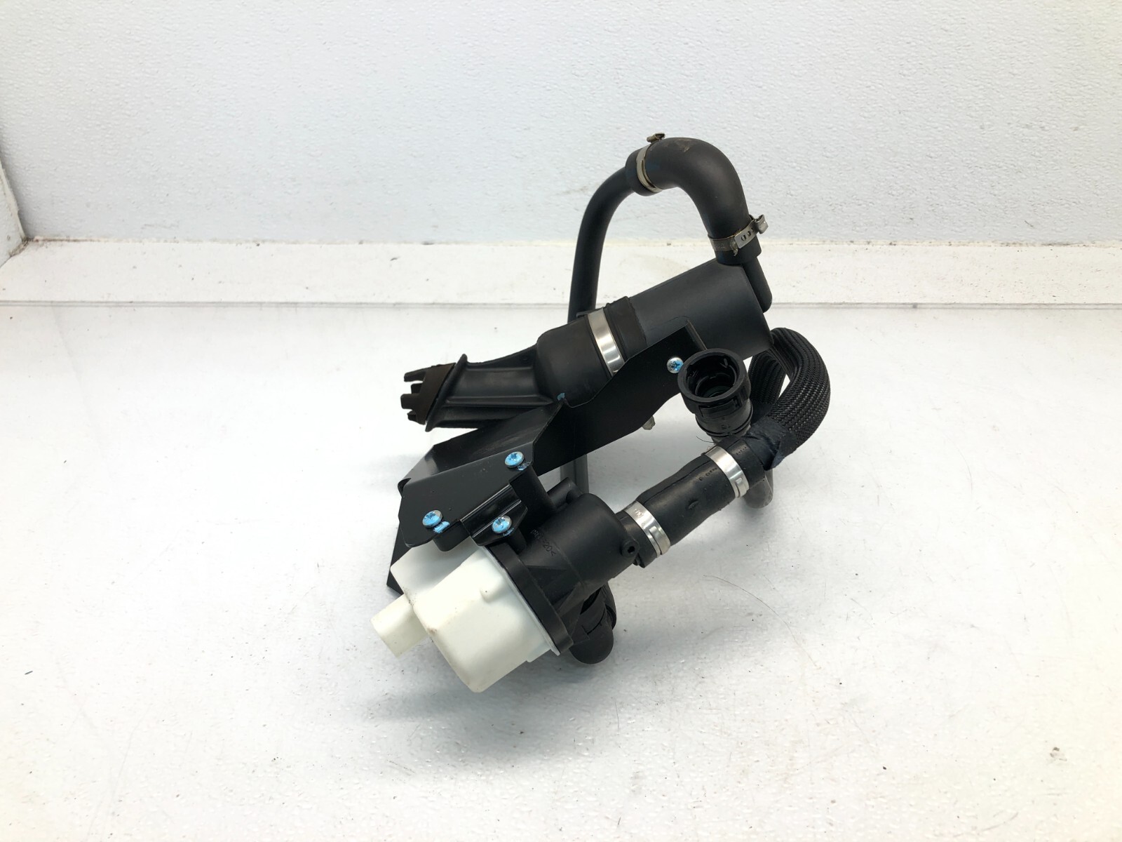 2008-2019 MASERATI GRANTURISMO S M145 FUEL VAPOR EMISSION RESERVOIR VALVE OEM