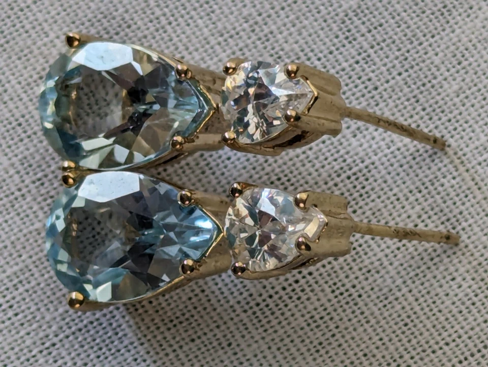 Pendientes vintage de plata de ley enchapados en oro lágrima piedras preciosas azules y transparentes Foto 3 de 4