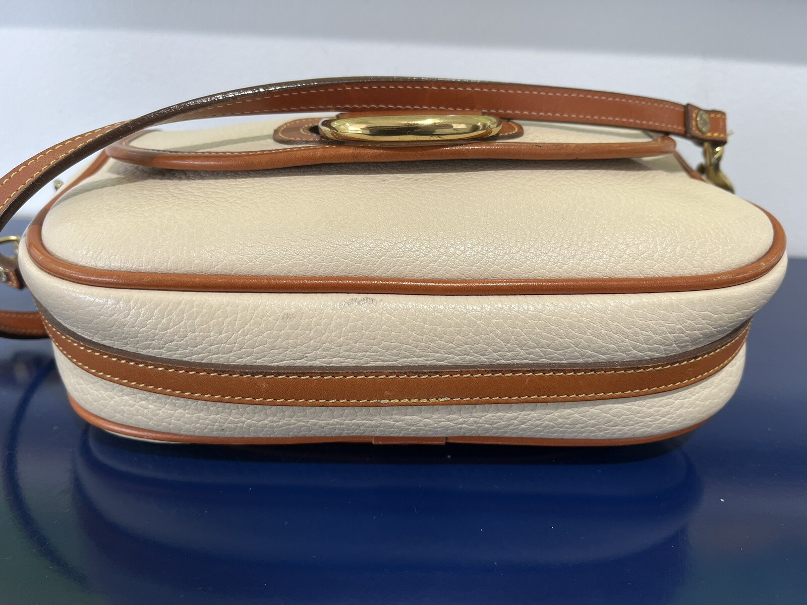 Dooney & Bourke Horseshoe Porthole Clutch Purse Cream Leather Crossbody