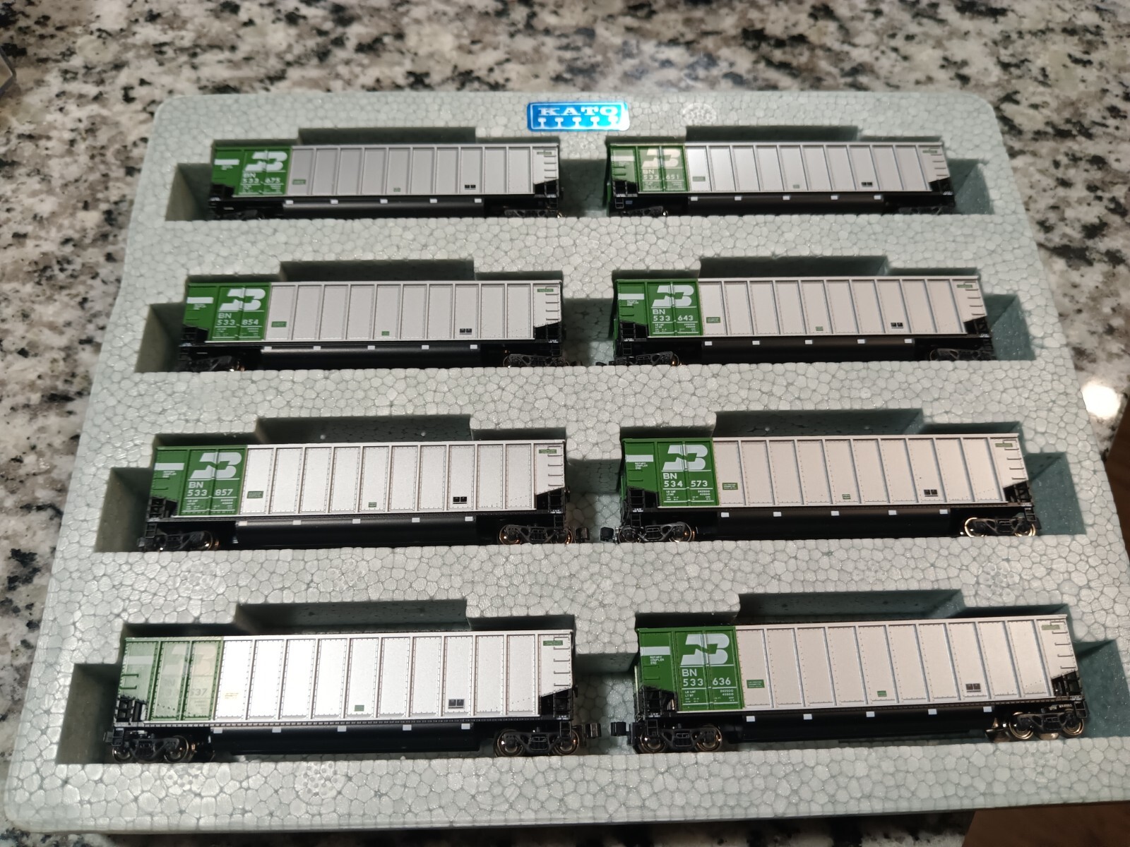 Kato N scale BethGon Coalporter Burlington Northern 8 car set 1064613