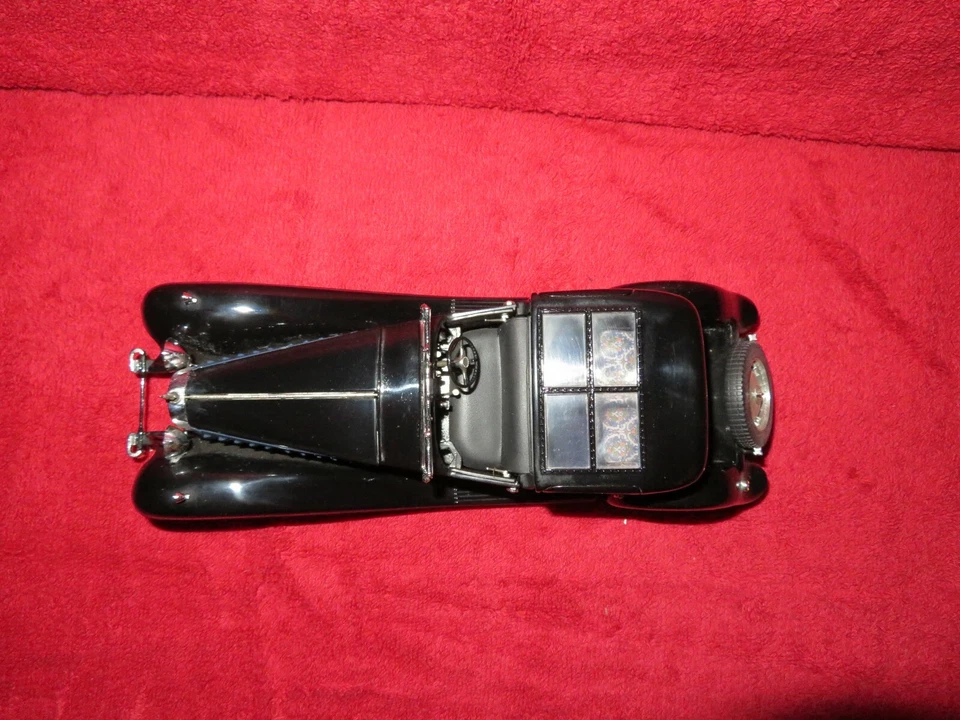 1930 BUGATTI ROYALE COUPE NAPOLEON FRANKLIN MINT 1:24 OPENING HOOD & 4 DOORS  - Image 4 of 4