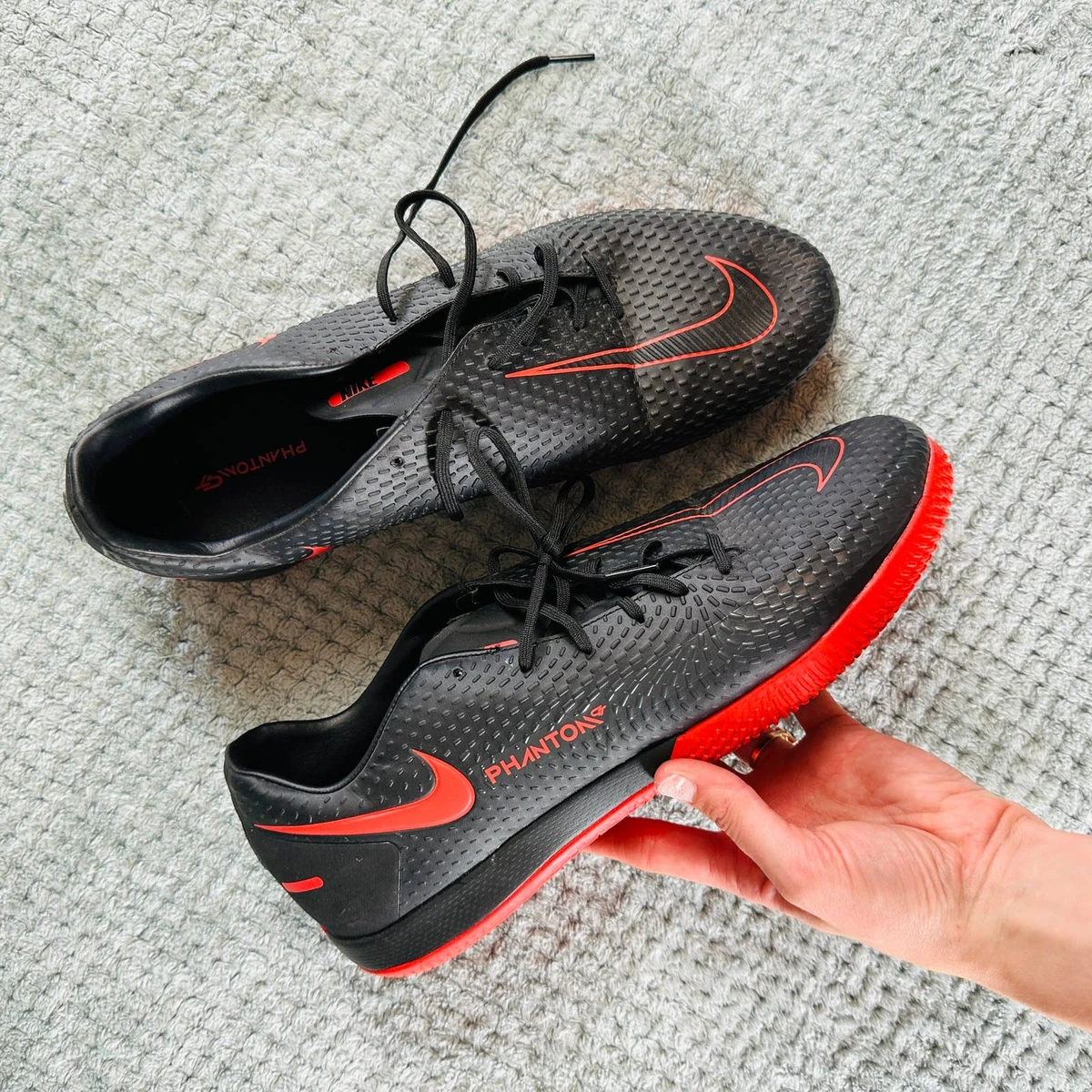 Red indoor deals soccer shoes