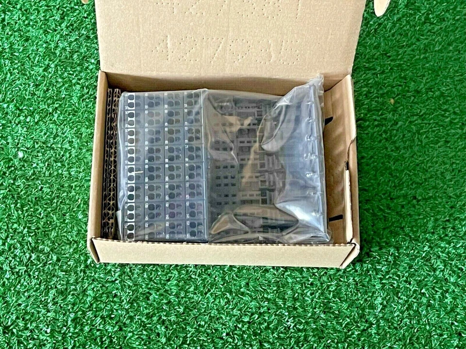 Mitsubishi ST1B-E4X16 Input Base for 16pt Input, 4 Hole - Image 4 of 4