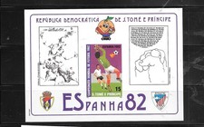 ST THOMAS SC#637d 1982 SOCCER MNH XF MINT OLD SOUVENIR SHEET TOPICAL STAMP