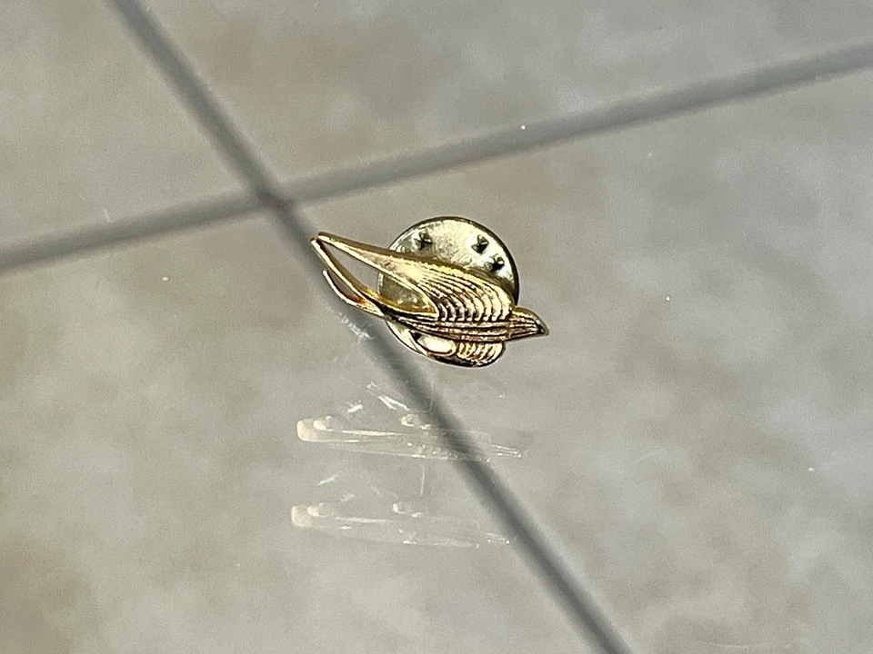 DOVE 🕊️ PEACE pin, high quality, unique, rare Gold  - US Made - Image 2 of 4