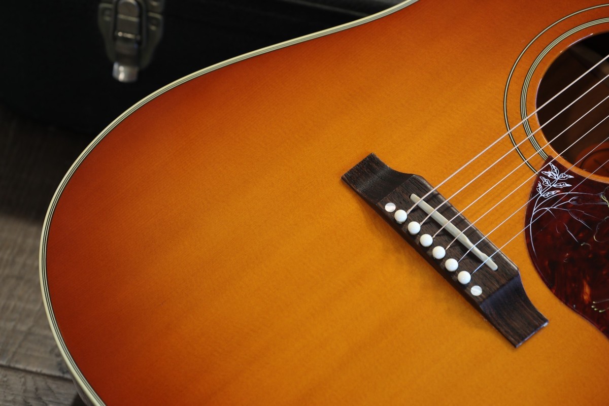 2002 Gibson Hummingbird Standard Acoustic Guitar Lightburst + OHSC