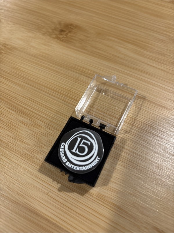 Ceasar’s Entertainment Casino Employee 15 Year Service Lapel Pin Milestone Award