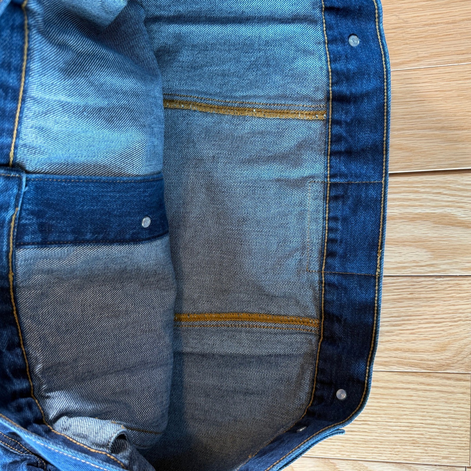 Elwood Classic Denim Jacket Slightly Cropped Blue Denim Mens Medium NWT