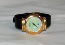 Vintage Gucci 5300M Gold Plated Swiss Quartz Midsize Watch MOP Dial