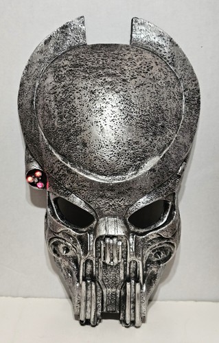 Alien vs Predator Celtic Mask w/Lights 14" x 8" Chain for Hanging on Wall