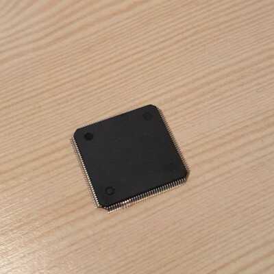 Renesas Electronics UPD70F3368GJ (A)- GAE-E2-QS-AX *1 Stück* *NOS*