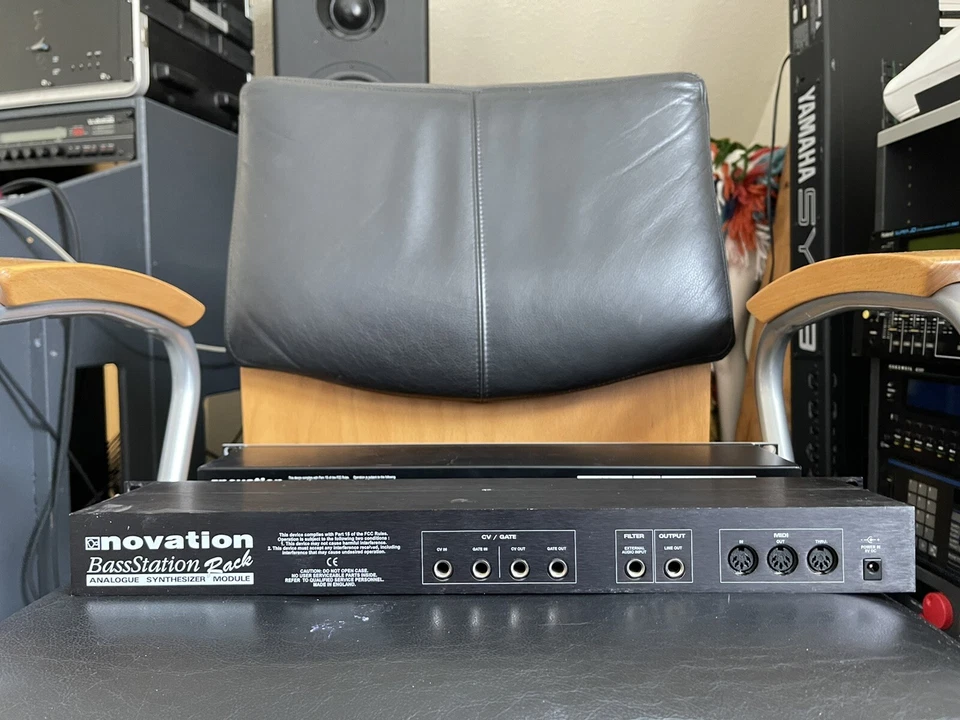 Novation Bass Station Rack monophone analog Synthesizer - Bild 2 von 2