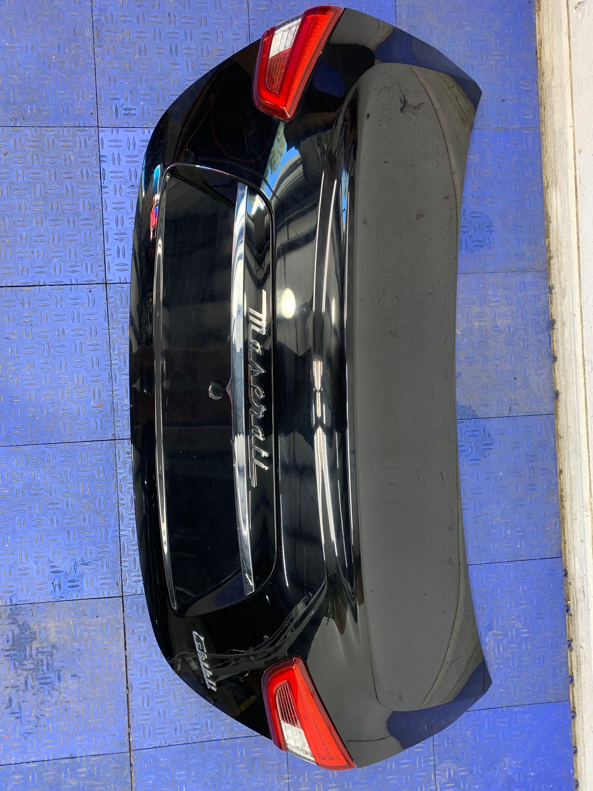 2014 - 2019 MASERATI GHIBLI M157 REAR TRUNK LID W/TAIL LIGHTS NERO VR 820/A OEM