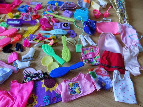 Vintage Barbie fireplace dishes accessories table dolls combs brushes lot clothe - Picture 2 of 16