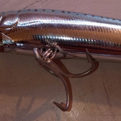 YO-ZURI Deep Diver Saltwater Fishing Lure Blue Silver with Treble