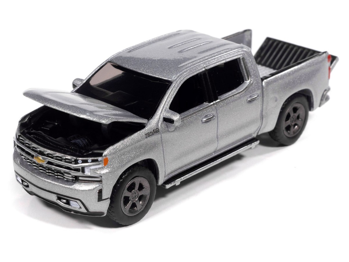 2019 CHEVROLET SILVERADO HIGH COUNTRY SILVER 1/64 BY AUTO WORLD