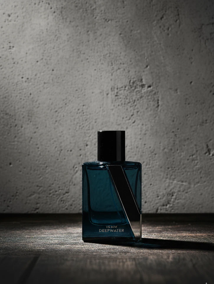 Vs Him Deepwater de Victoria's Secret Eau De Parfum Spray para Hombre Foto 2 de 3