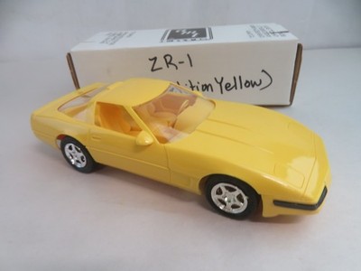 AMT ERTL 1995 Corvette ZR-1 Competition Yellow 6661EO