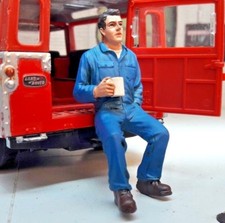 Workman Sat Tea Coffee Figure Drinking Garage Workshop Diorama G LGB 1:24 Scale