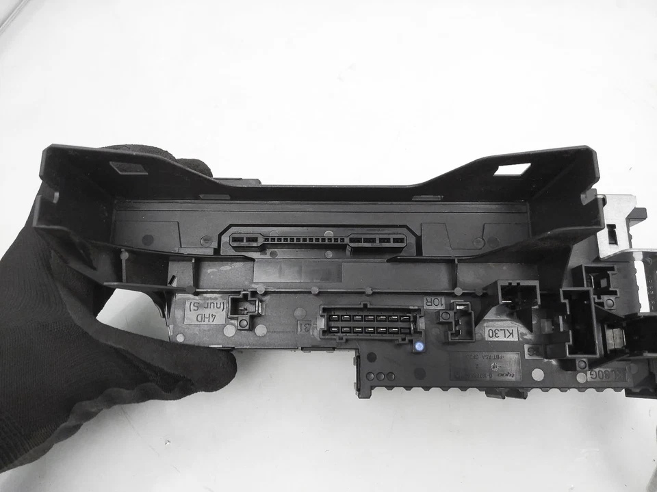 Mercedes-Benz C300 2010 caja de fusibles trasera 3,0 L 0-1670658-1 Foto 2 de 4