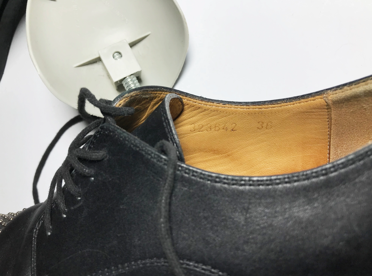 Gucci leather / studded toe oxfords laced-up black shoes