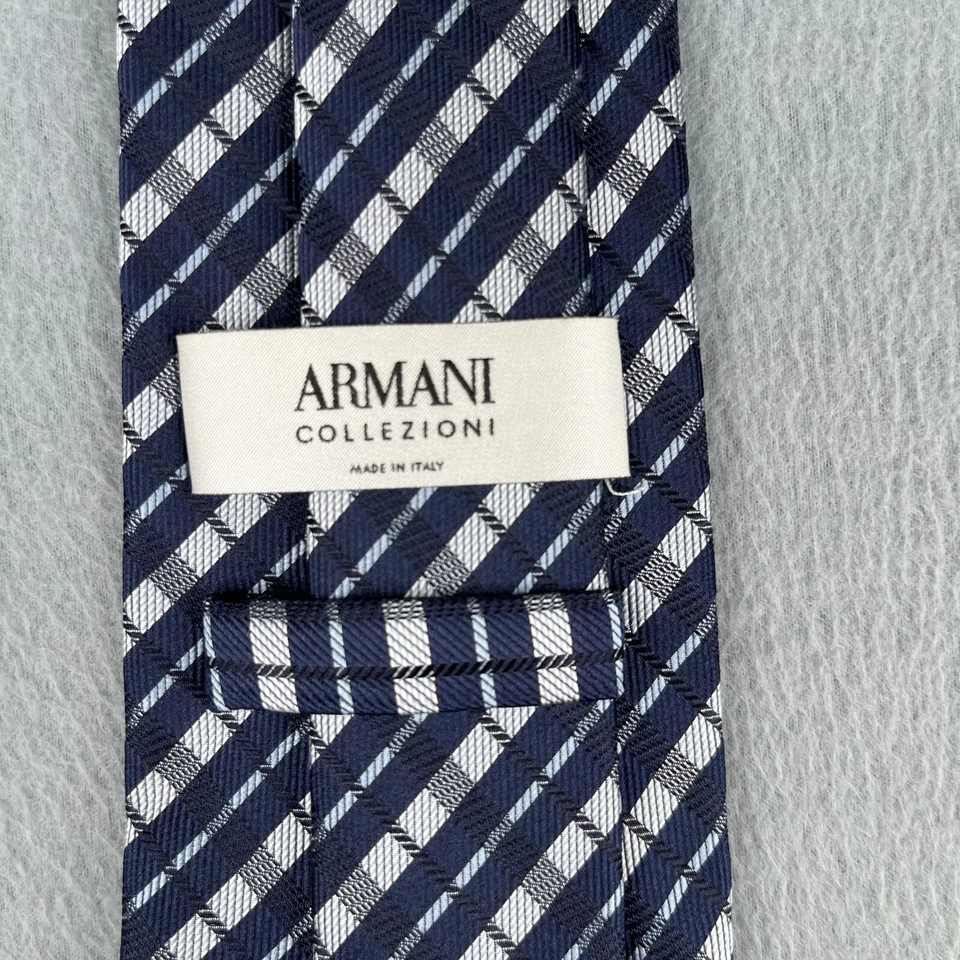 Corbata de cuello Armani Collezioni azul marino plata a cuadros seda hecha en Italia para hombre Foto 2 de 4