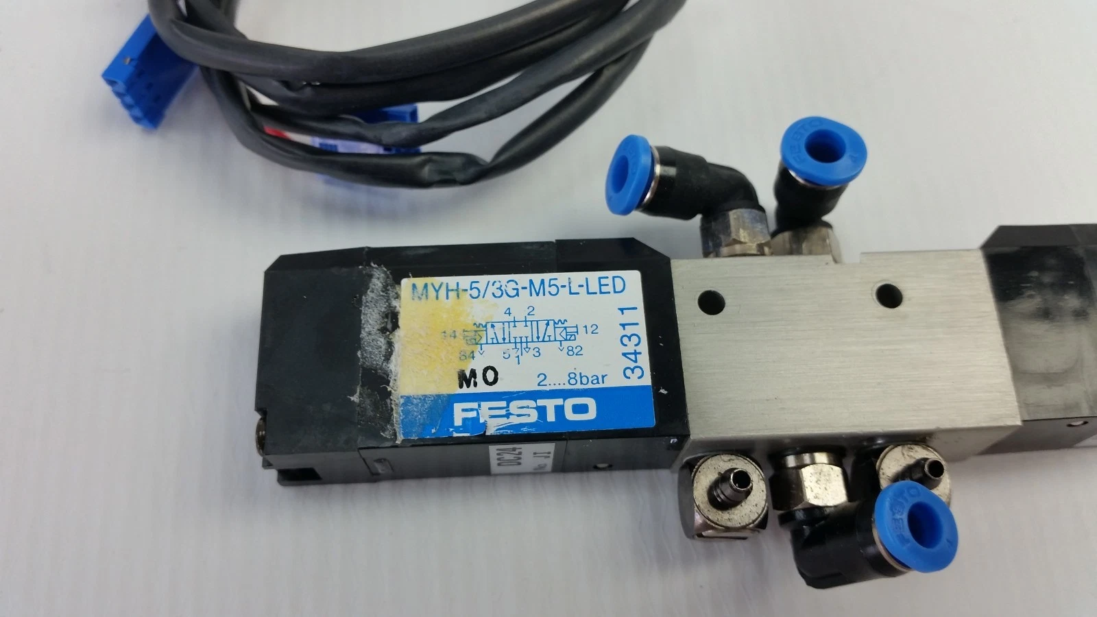 Festo MYH-5/3G mini valve with elbow push-in fittings and connection cable
