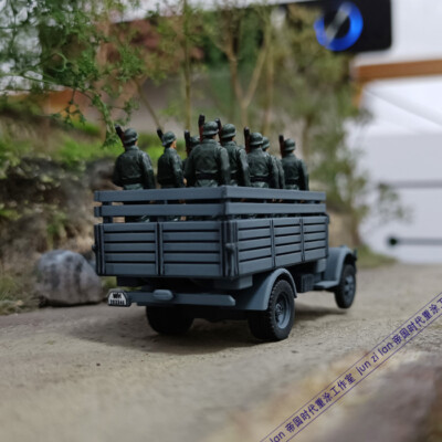 1:72 World War II German Blitz military truck model North