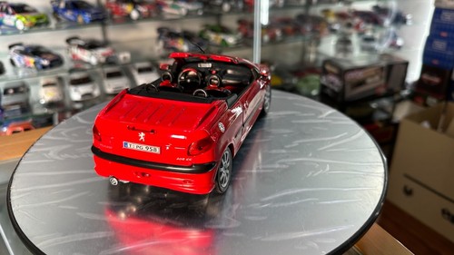 Peugeot 206 cc welly 1:18 coche escala diecast - Imagen 8 de 14